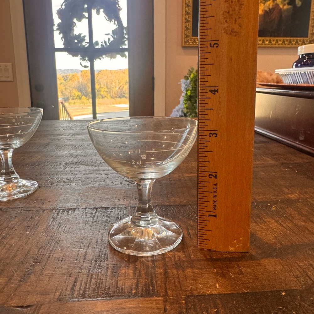 Elegant Vintage Clear Glass Coupe 8 pc set - Picture 4 of 8